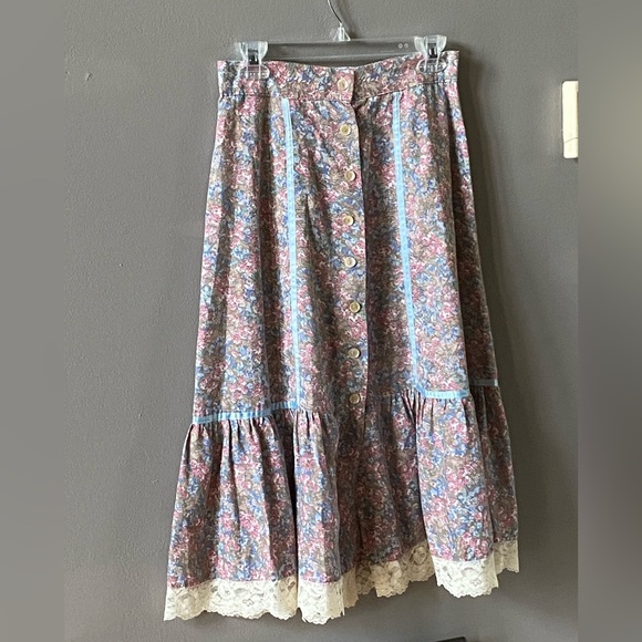 Vintage YOU BABES Prairie, Coastal Cowgirl/Cabincore Floral Skirt with Lace Trim - Picture 2 of 12